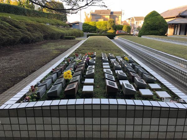 ペット霊園 湘南ペットメモリーランド個別墓地:花の聖地