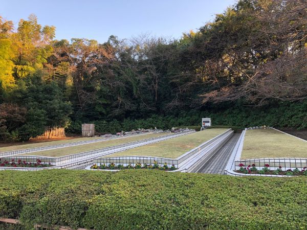 ペット霊園 湘南ペットメモリーランド個別墓地:花の聖地